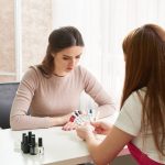Где купить столик для маникюра: как выбрать качественное и функциональное решение